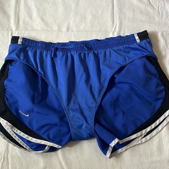 Nike DriFit athletic shorts - Picture 4 of 4